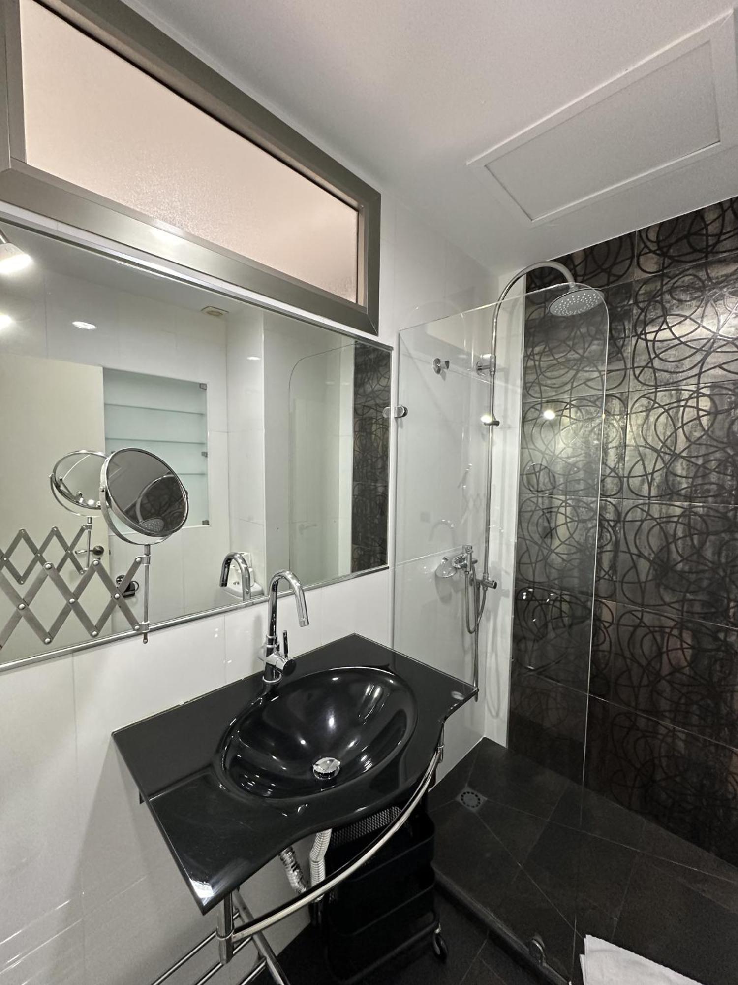 Atico Plaza Bailen Malaga Centro Apartment Luaran gambar