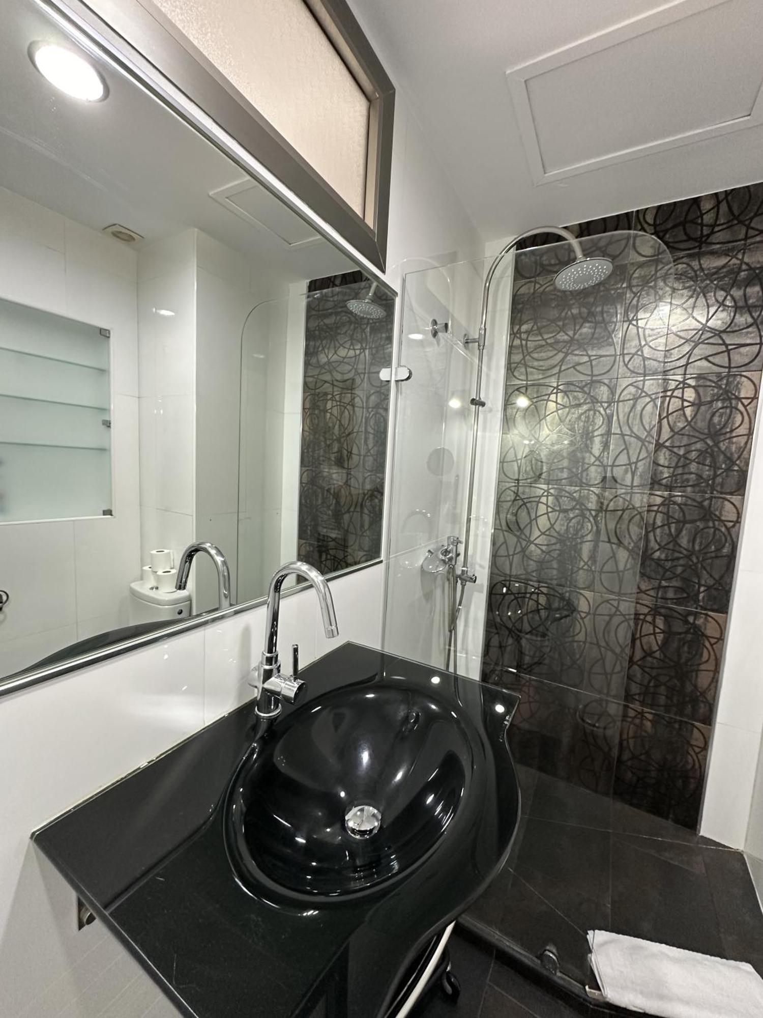 Atico Plaza Bailen Malaga Centro Apartment Luaran gambar